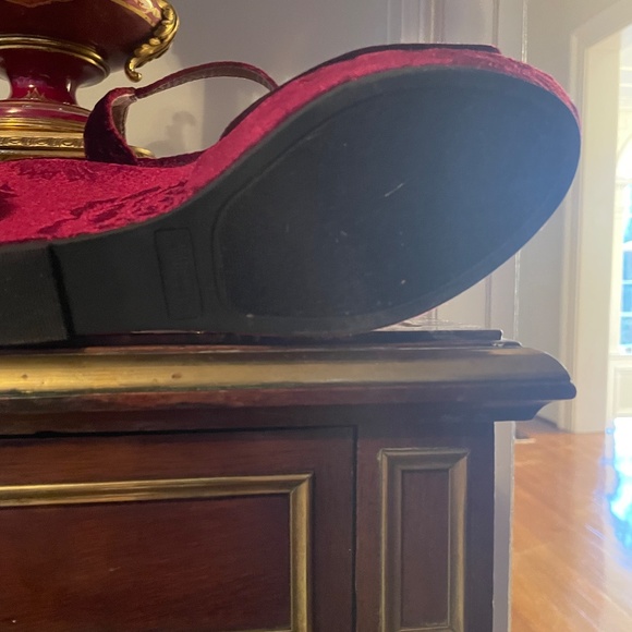 Designer Rampage Burgundy Velvet Wedge Sandal, Never worn - Picture 9 of 9